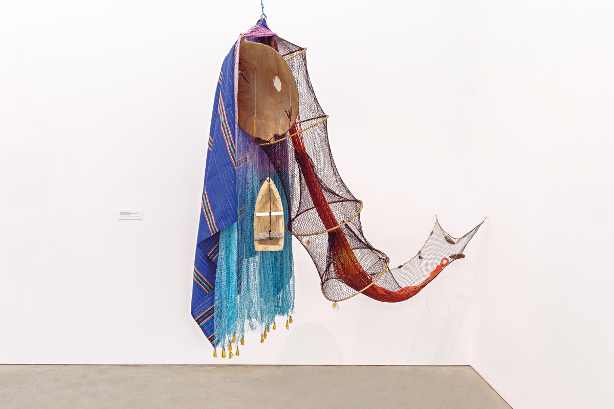 Carolina caycedo: las atarrayas en las que cabe el universo Carolina caycedo: las atarrayas en las que cabe el universo