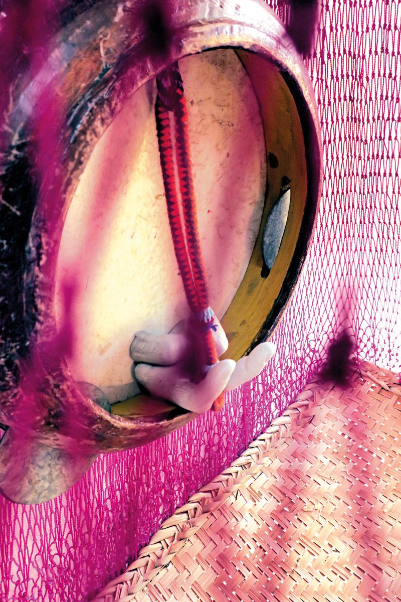 Carolina caycedo: las atarrayas en las que cabe el universo Carolina caycedo: las atarrayas en las que cabe el universo