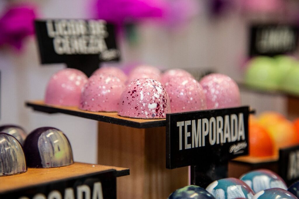 Hormigas culonas cubiertas de chocolate y otras delicias en el chocoshow 2021 Chocolate