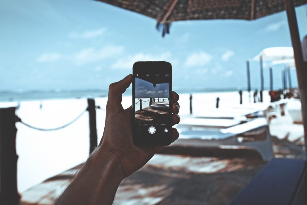 Cuatro accesorios indispensables para su celular en estas vacaciones Cuatro accesorios indispensables para su celular en estas vacaciones