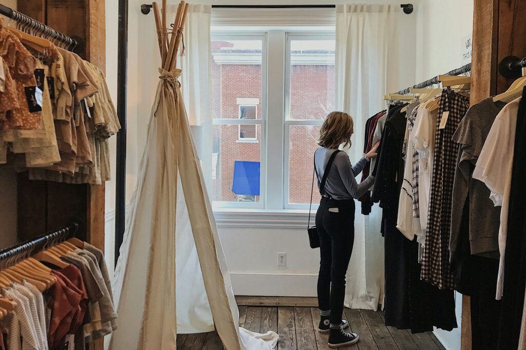 6 ideas para ganar dinero con su ropa de segunda mano Ropa de segunda mano, ropa