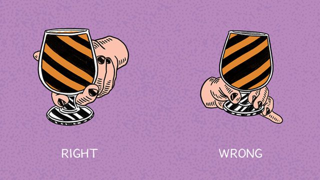 ¿cómo sostener cada bebida según su vaso? Una guía para saberlo hacer