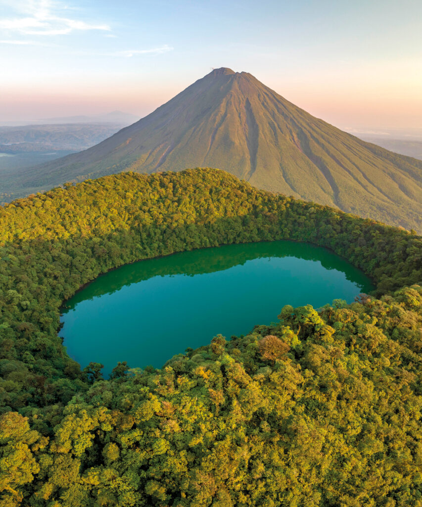 Costa rica: crónica de un ataque de hormigas y un viaje alrededor de los volcanes