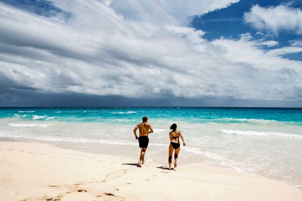 Pareja en la playa, afrodisíacos de colombia