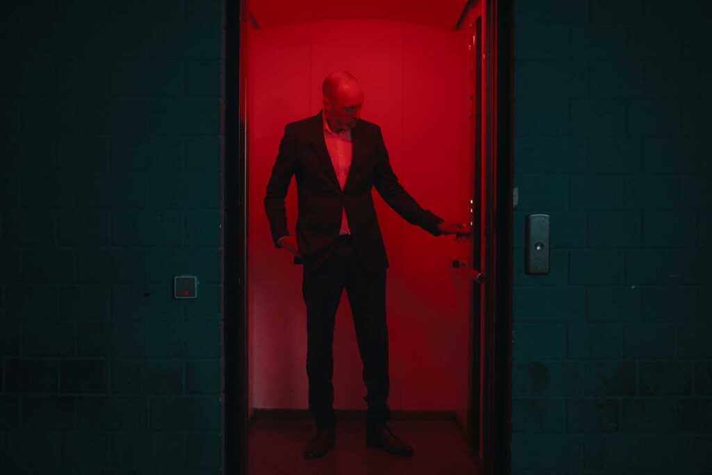 30 estrenos de netflix que no se puede perder en noviembre 2023 Noviembre 2023, cyberbunker: un portal alemán a la dark web