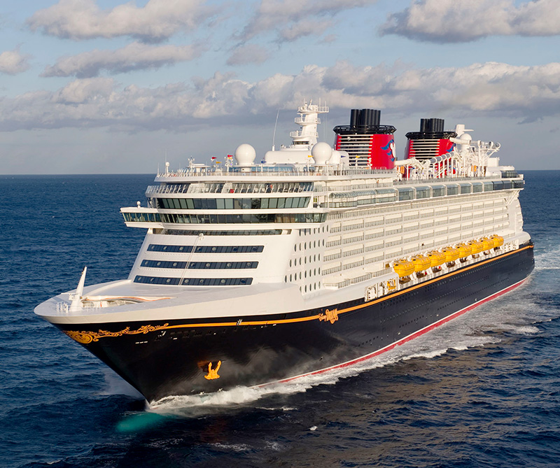 El lobby del barco tiene un aire de los lujosos trasatlánticos de principios del siglo XX