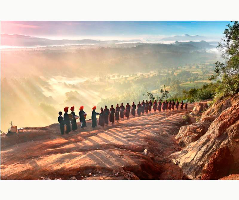 Water from under. Imagen de una torre de agua vista desde la base, en Uppsala, Suecia. Foto por Nils Olof Wendel.