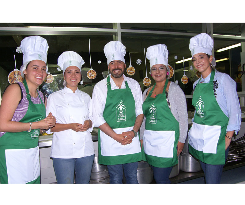 De izquierda a derecha: Lina Stella, Inés Gaviria, Catalina Alba, Jorge Enrique Bedoya, Jens Mesa Dishington, Camila Cruz. Abajo: María Ximena Quinilla