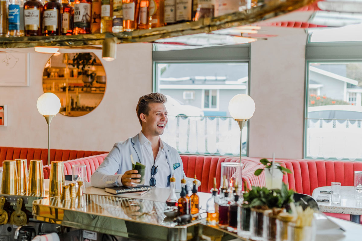 Citas, clases de yoga, coctelería y otros planes virtuales con Airbnb planes Airbnb