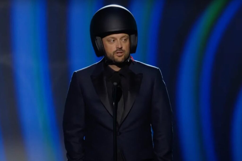 lo que se perdió de los grammy 2022 Nate bargatze en los grammy 2022.