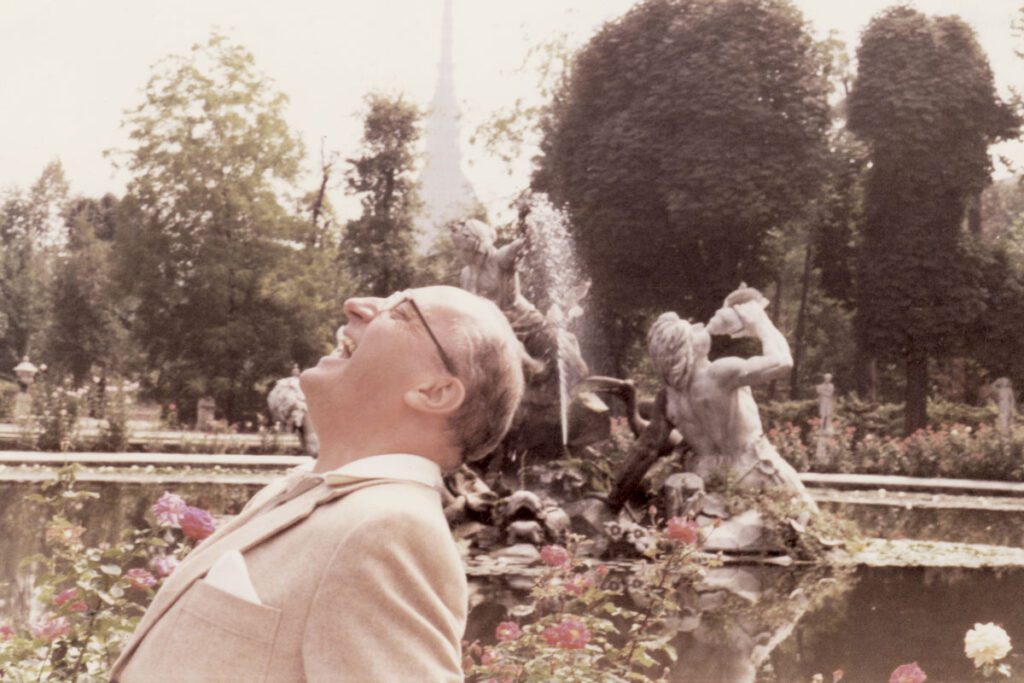 "solo un abuelo sentimental en vida consigue ser amoroso después de muerto", héctor abad faciolince Abad