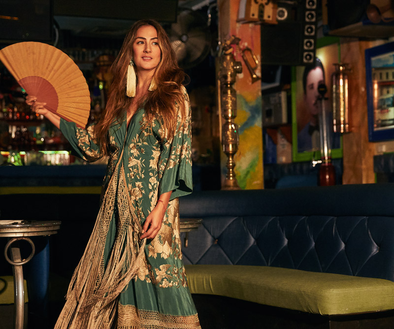 Johanna ortiz muestra los colores de cali