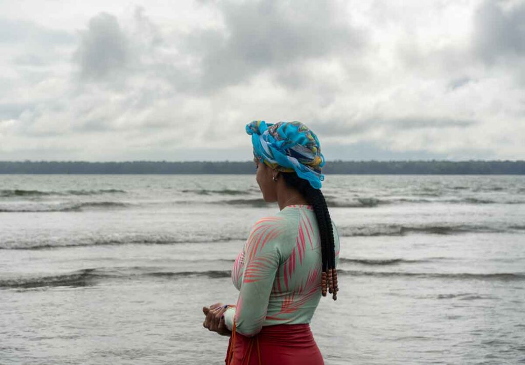 Descubra juanchaco: ballenas, manglares y la lluvia incesante del pacífico colombiano Juanchaco: marisely velasco es la dueña del hotel malibú.