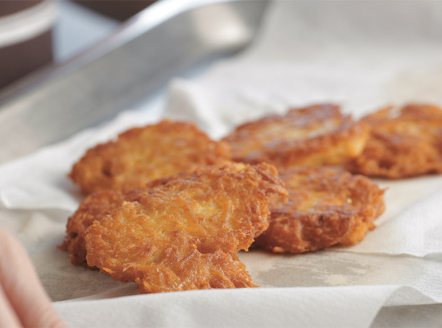 Latkes_de_papa_620x460