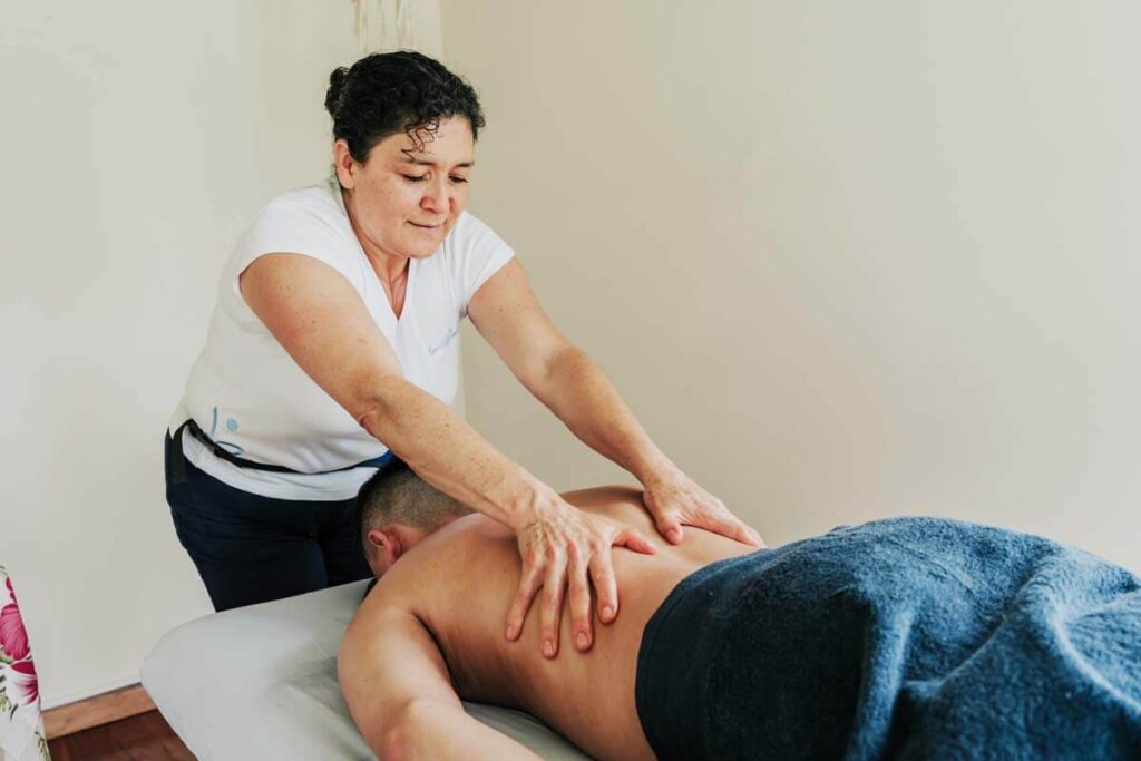 Masaje lomi-lomi: las manos más amorosas de bogotá