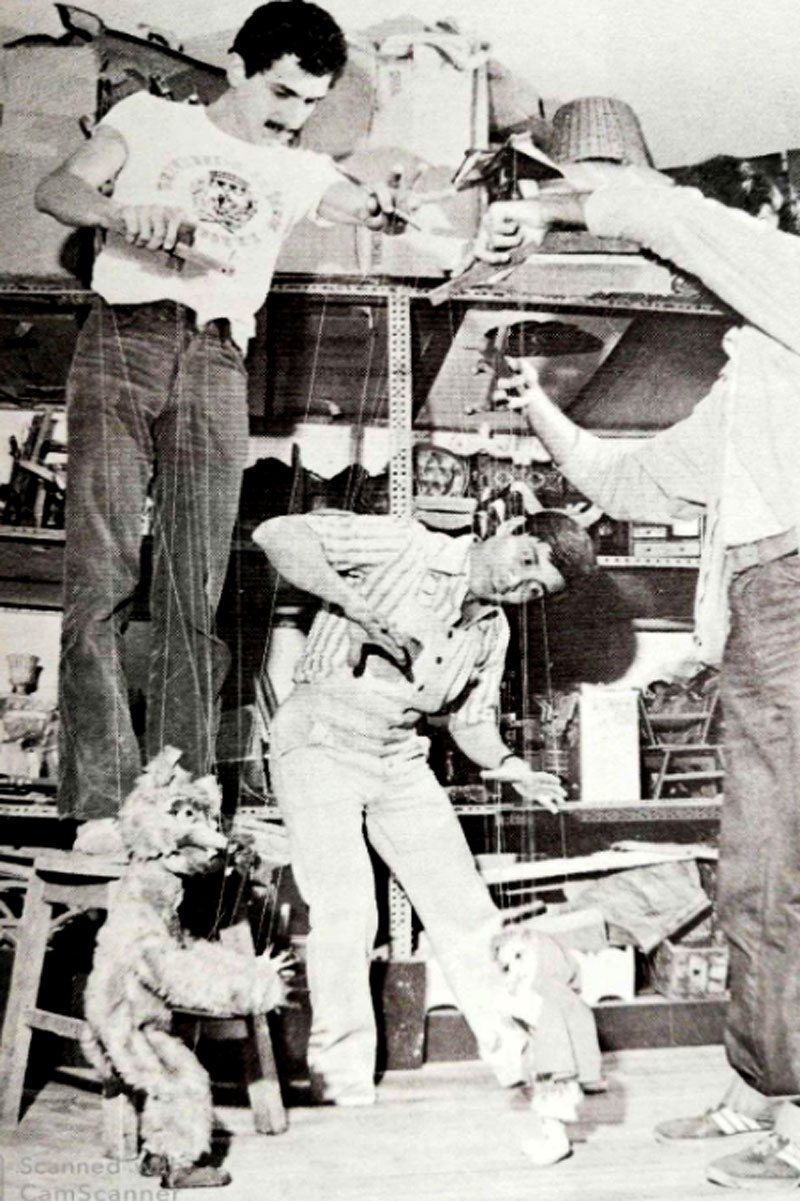 Jaime manzur, el coleccionista de más de 700 títeres