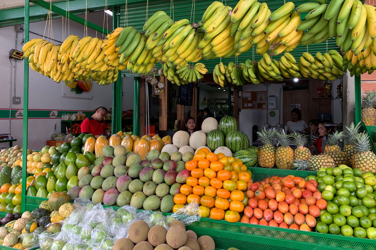 Cuatro plazas de mercado en medellín que debe visitar Plazas de mercado