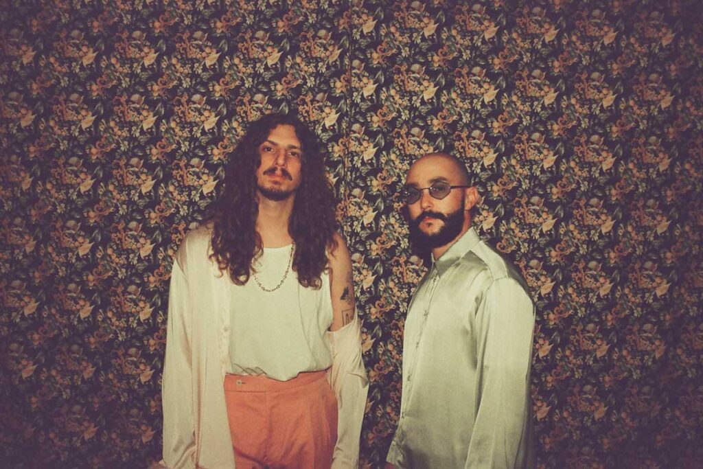 Mnkybsnss resalta sus raíces colombianas con el álbum ‘solar’ Solar