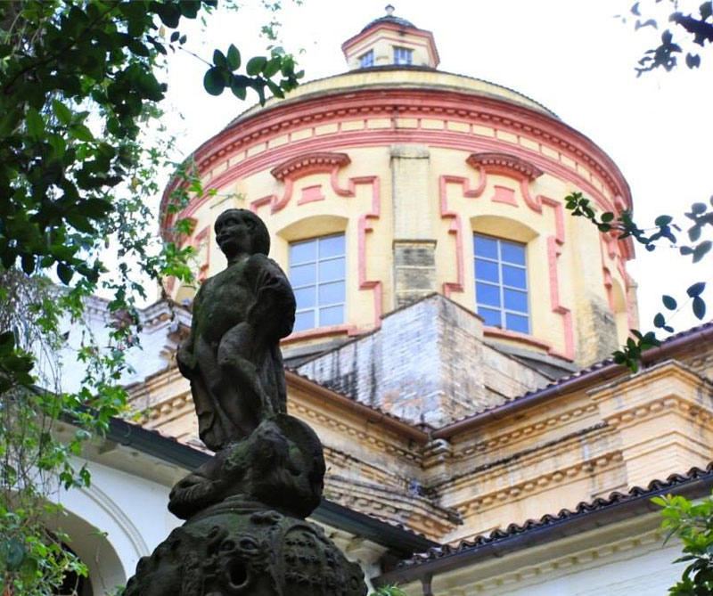 El 'Mono de la Pila' del patio central del museo.