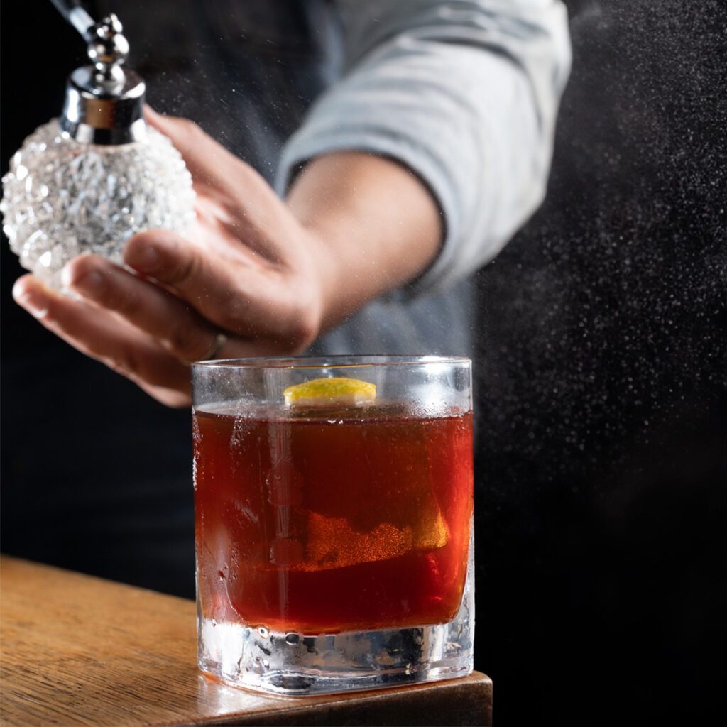 La gaceta, el bar que apuesta por la mixología local en zipaquirá La gaceta