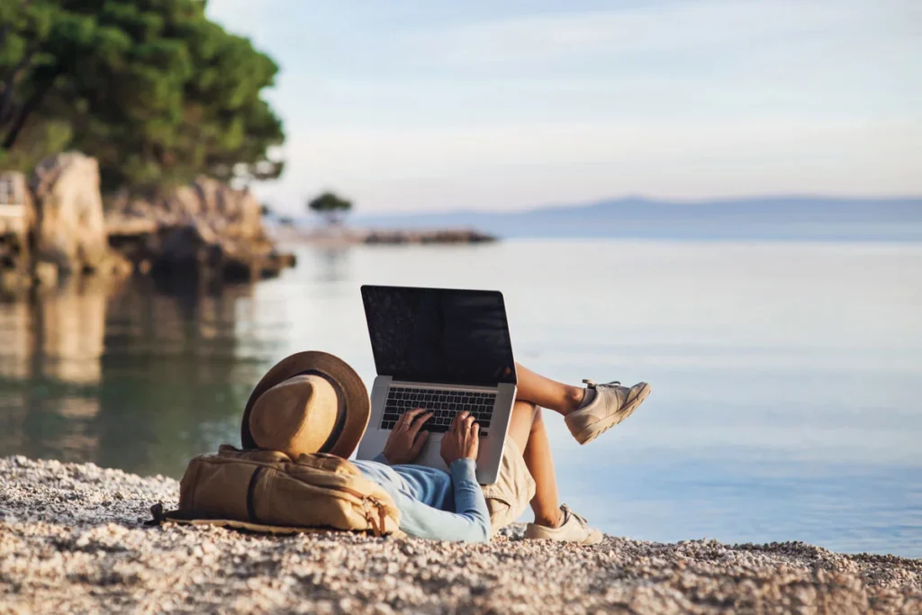 La vida en una mochila: ¿cómo es ser nómada digital?