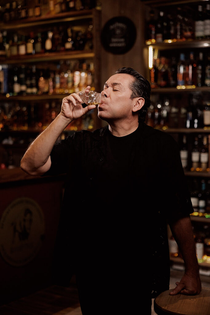 Del old parr al humo de escocia: conversación con un verdadero amante del whisky Whisky en colombia