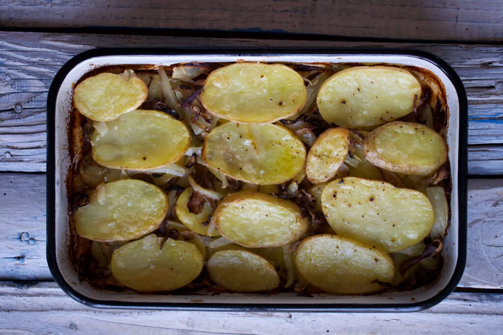 Prepare una receta sencilla papas horneadas con setas e hinojo Receta