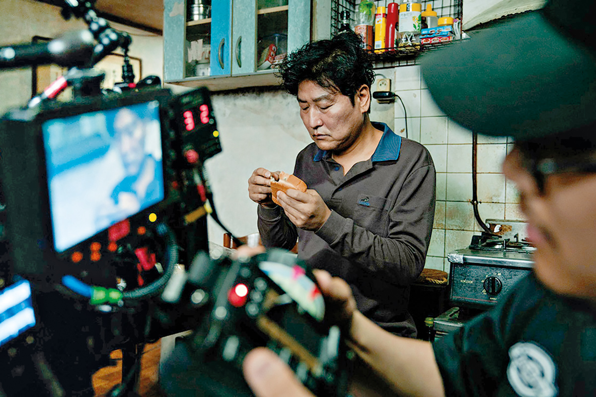 "parásito habla sobre la brecha entre ricos y pobres y de la polarización": bong joon-ho Parásito