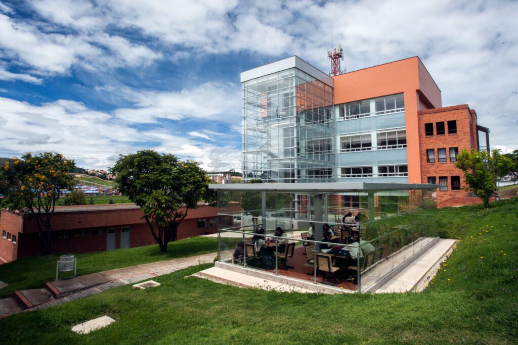 Innovación y libertad de pensamiento: la universidad de boyacá cumple 40 años Innovación y libertad de pensamiento: la universidad de boyacá cumple 40 años