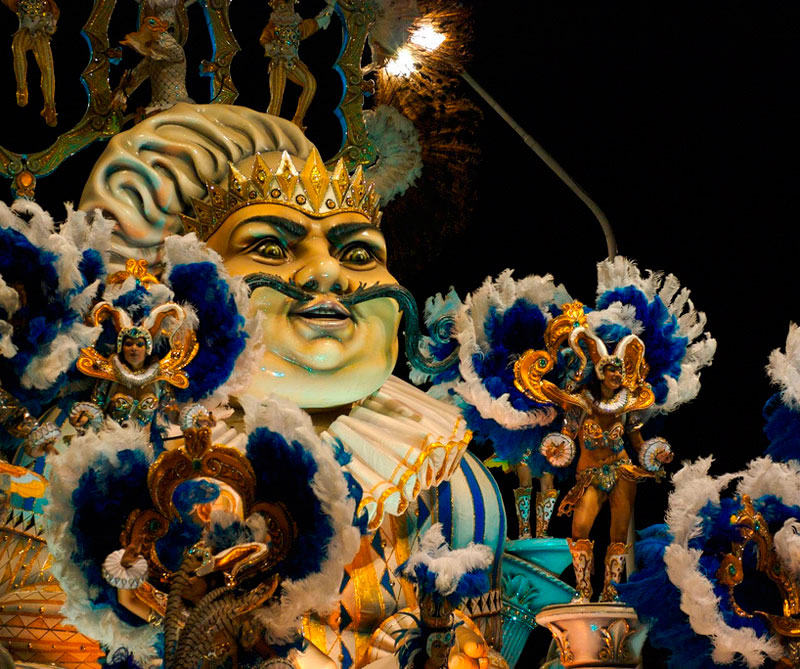 Conocido por uno de los carnavales más populares del mundo, Recife recibe turistas de todo el mundo que se suman a la ‘Galo da Madrugada’ las fiestas en las calles de la ciudad. Foto: Booking.