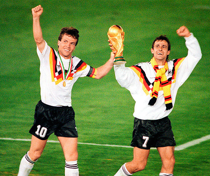 España: La selección española hará homenaje a su participación en Italia 90 con esta camiseta con rombos rojos, amarillos y azules. Foto: Álvaro Morata Autor: Adidas.