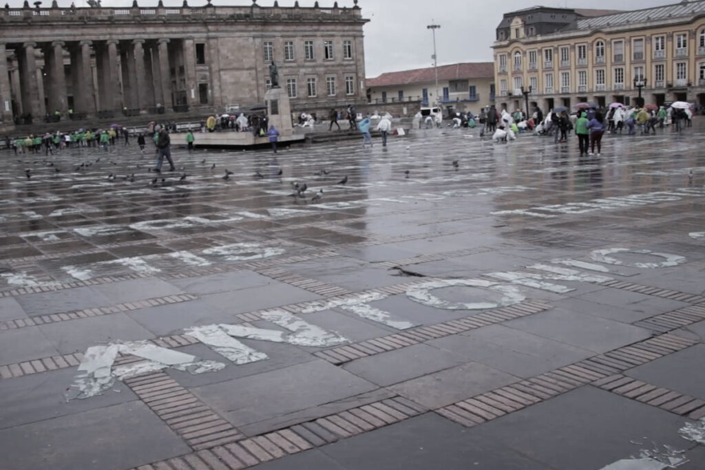 “si los olvidamos, los asesinamos dos veces”, doris salcedo