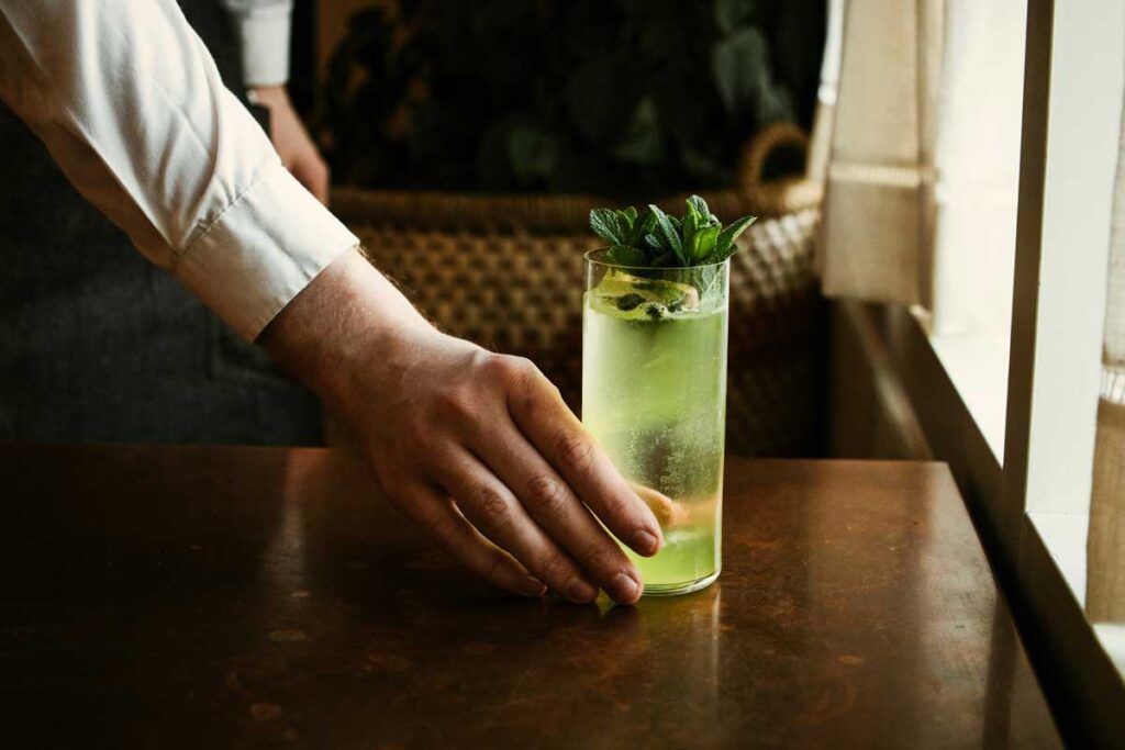 Recetas, trucos y consejos para ser el ‘bartender’ de su casa Chivas 13
