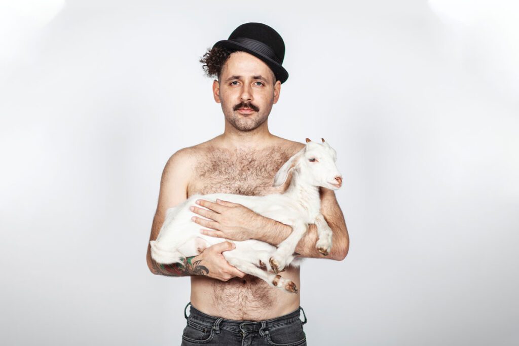 Eduardo cabra, exintegrante de calle 13, debuta como solista Eduardo cabra