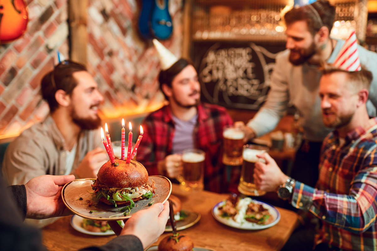 celebrar cumpleaños