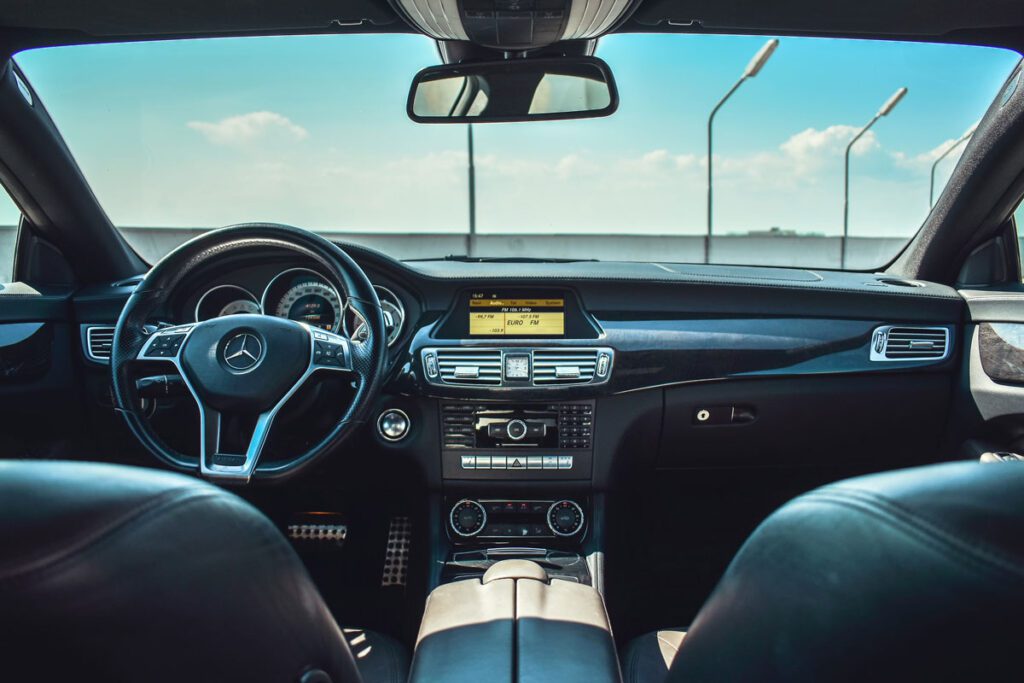 Las 6 mejores formas de limpiar el interior de su carro Auto_mercedes