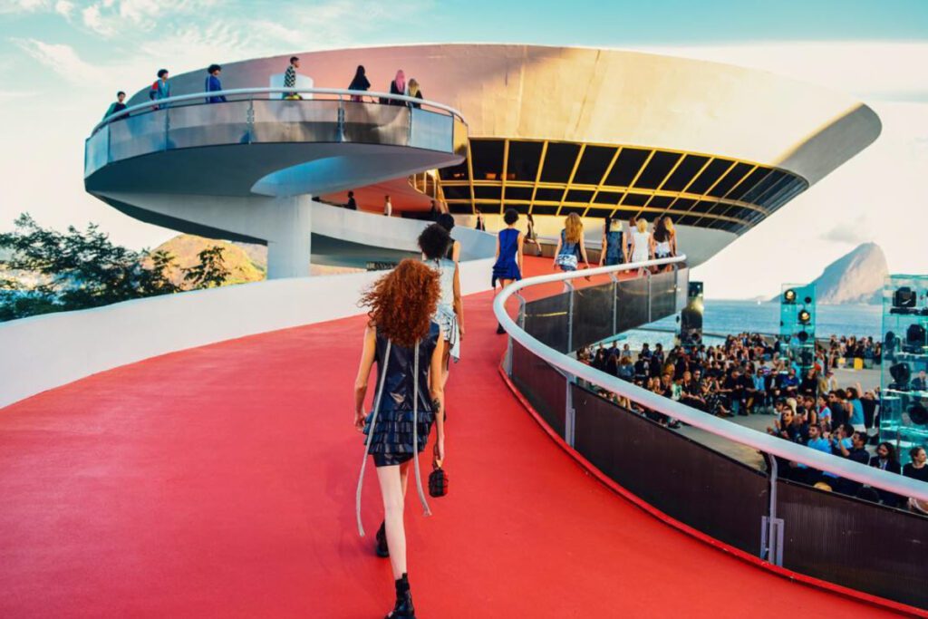 10 lugares asombrosos que se convirtieron en pasarelas de moda Pasarelas de moda