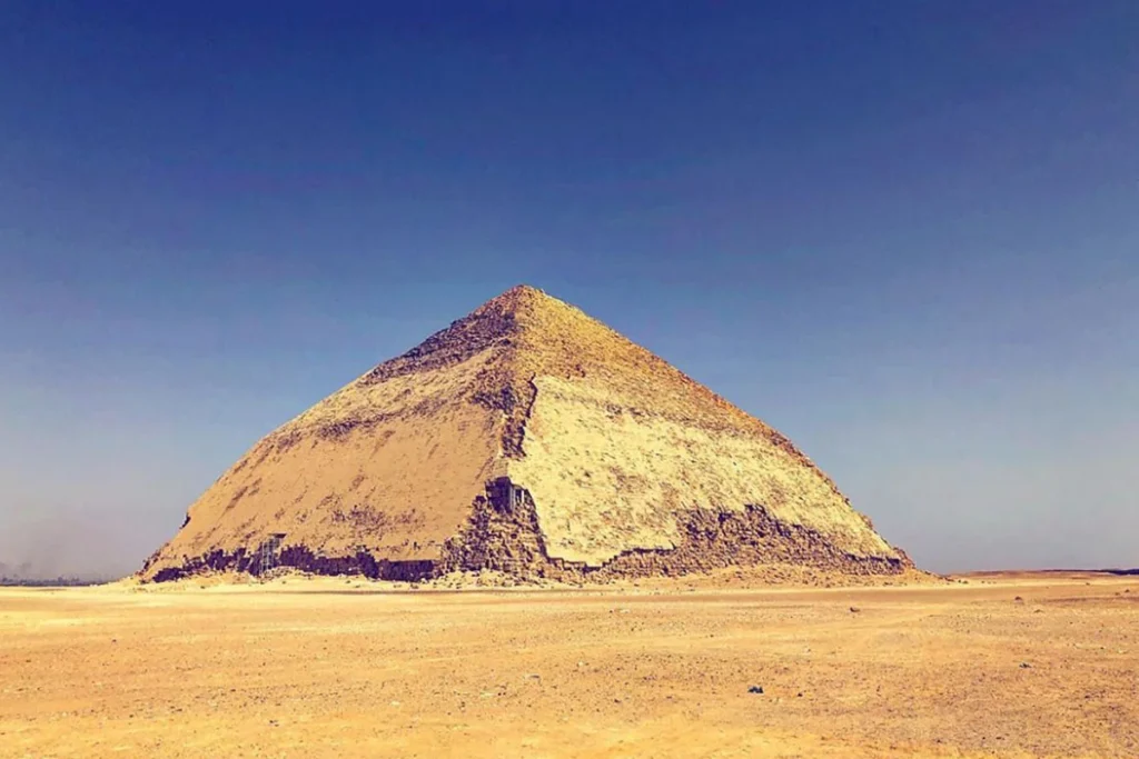 ¿qué hay dentro de las pirámides más antiguas de egipto?