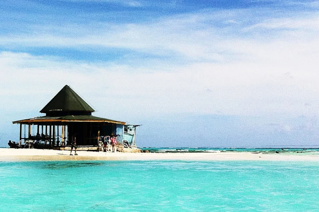 ¿cuáles son los destinos preferidos por los colombianos para viajar a mitad de año?