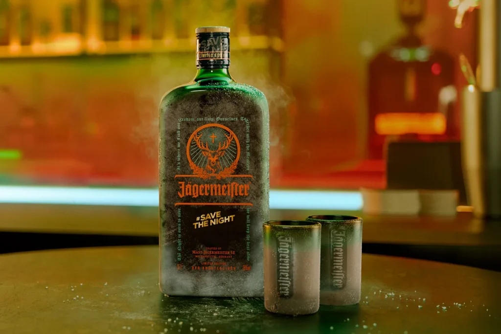¿ya conoce la botella de jägermeister que cambia de color?