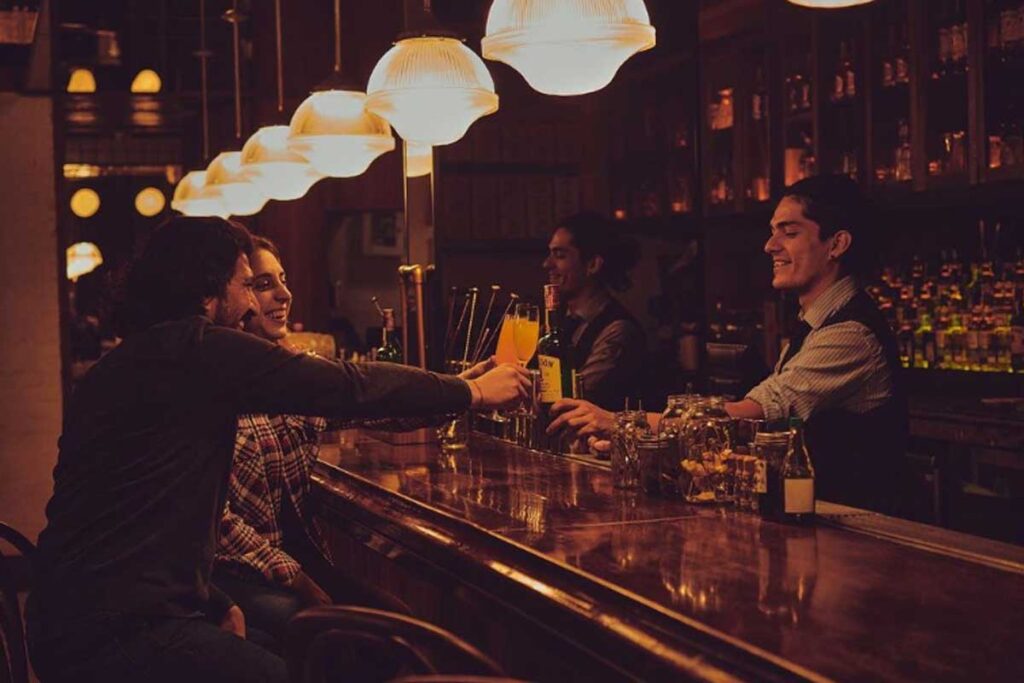 Tomar cocteles, bogotá