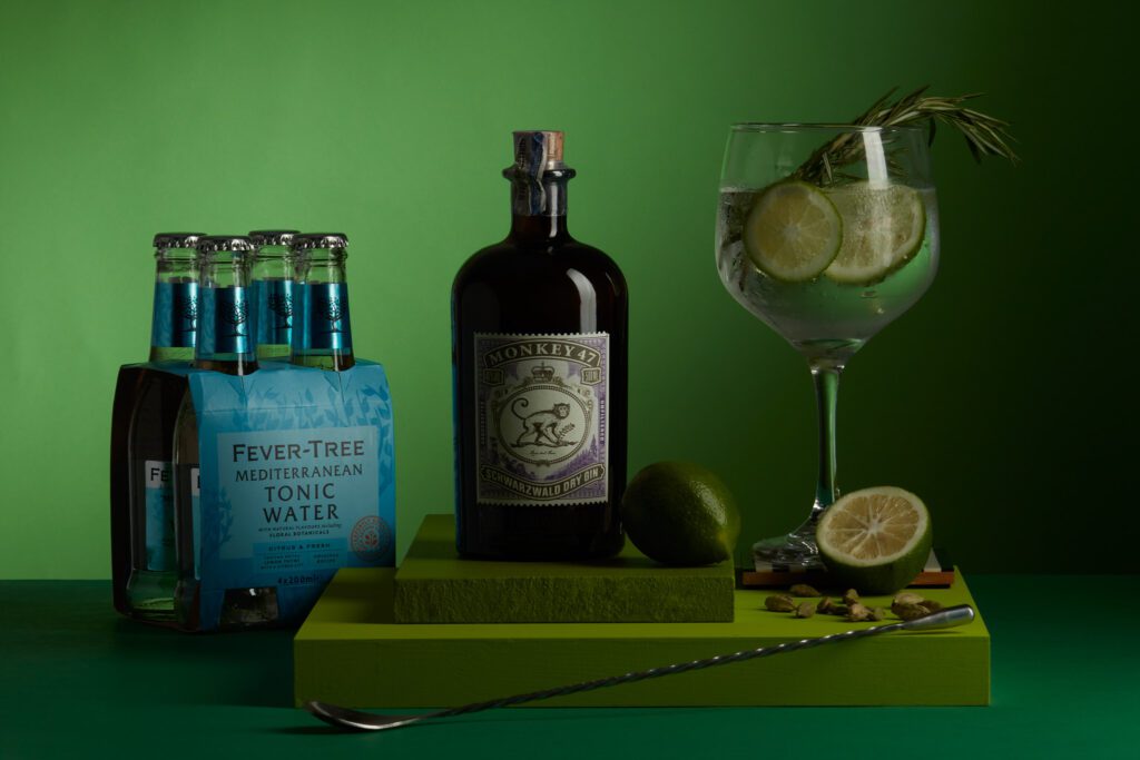 Estos son los ingredientes ideales para preparar cocteles con ginebra en casa Monkey 47 ginebra
