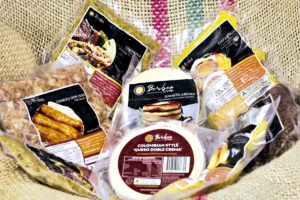 Empanadas de colores y lechona