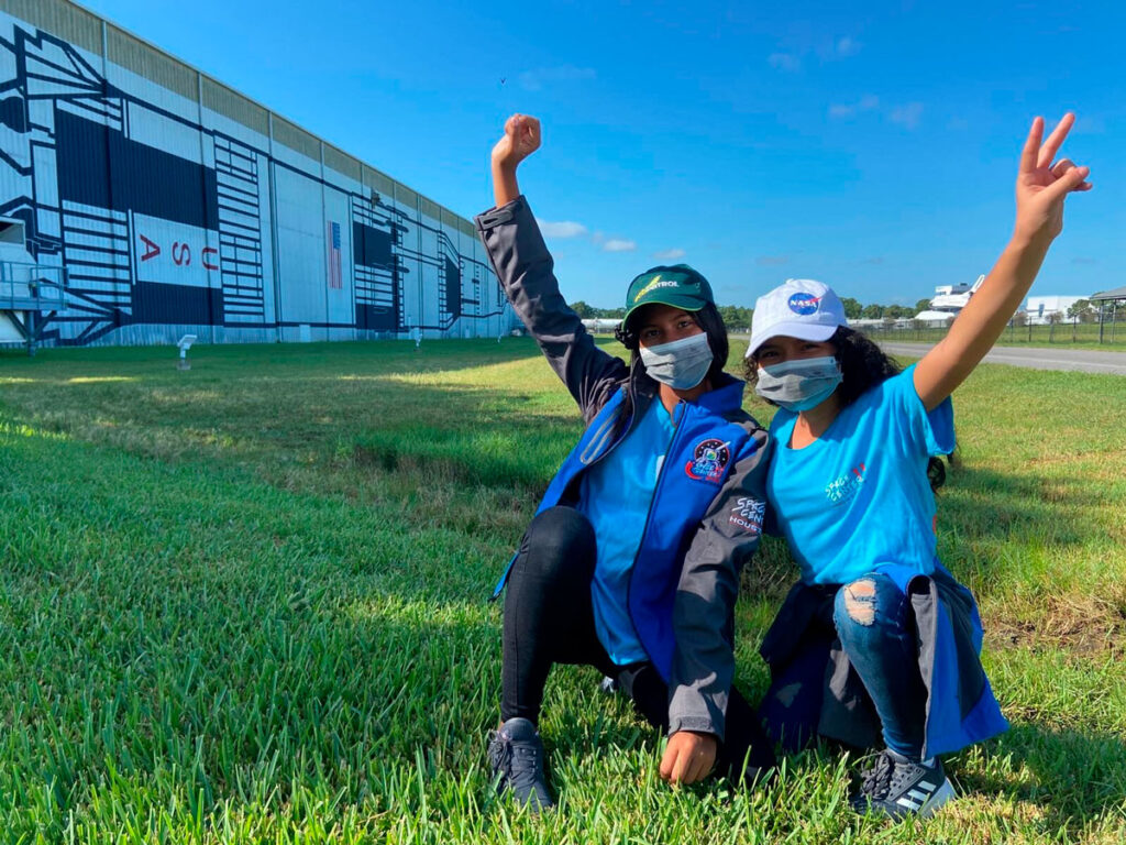 Elizabeth y otras 29 niñas colombianas cumplieron su sueño de ir a la nasa Elizabeth y otras 29 niñas colombianas cumplieron su sueño de ir a la nasa
