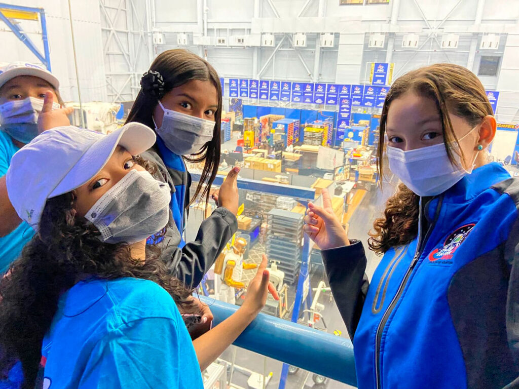 Elizabeth y otras 29 niñas colombianas cumplieron su sueño de ir a la nasa Niñas que fueron a la nasa