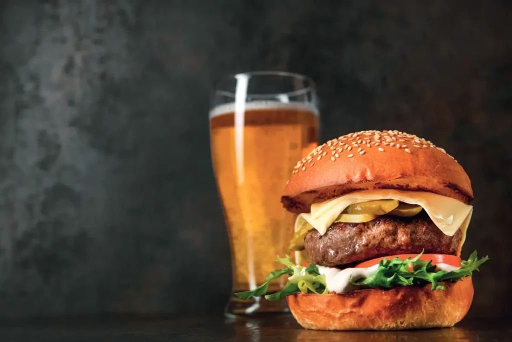 Cerveza y hamburguesa