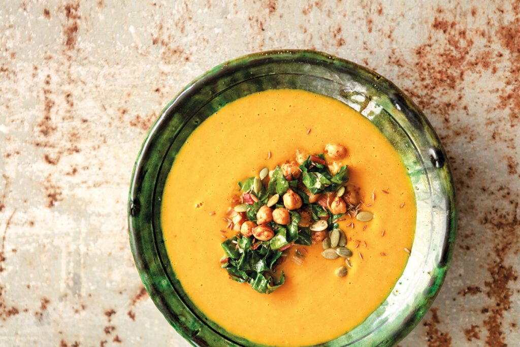 Receta: sopa de zanahoria y curry con garbanzos y acelgas Receta