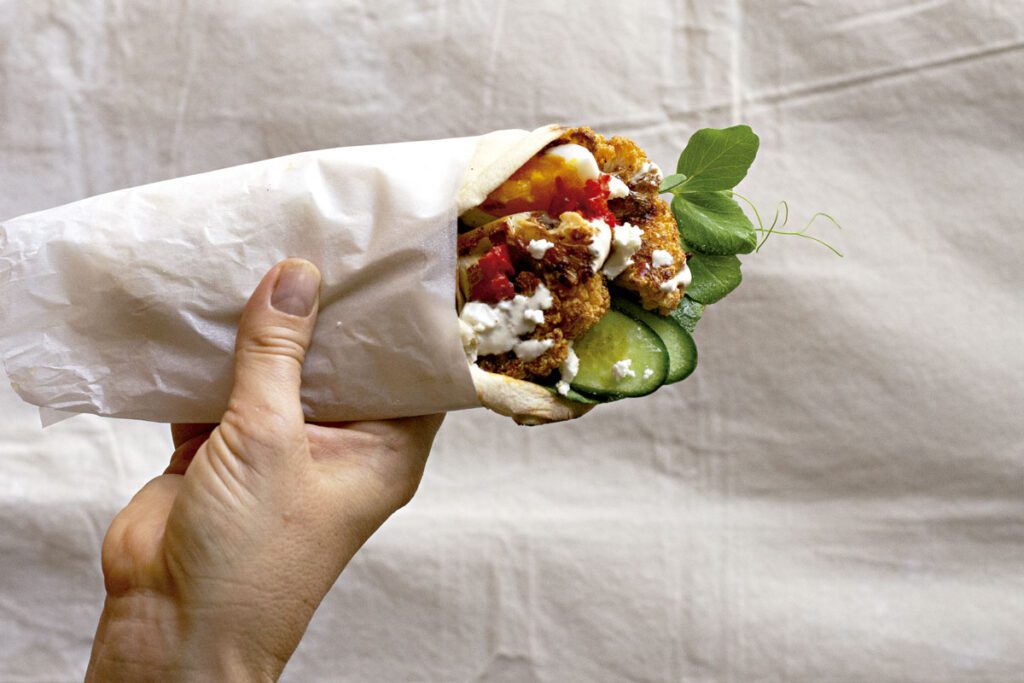 Receta del medio oriente: shawarma con coliflor y salsa shatta Receta del medio oriente: shawarma