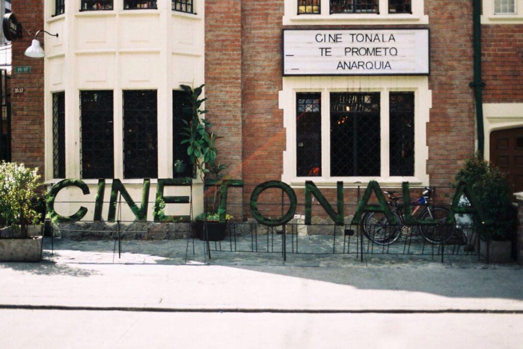 La historia de cine tonalá en bogotá contada por su director Cine tonalá