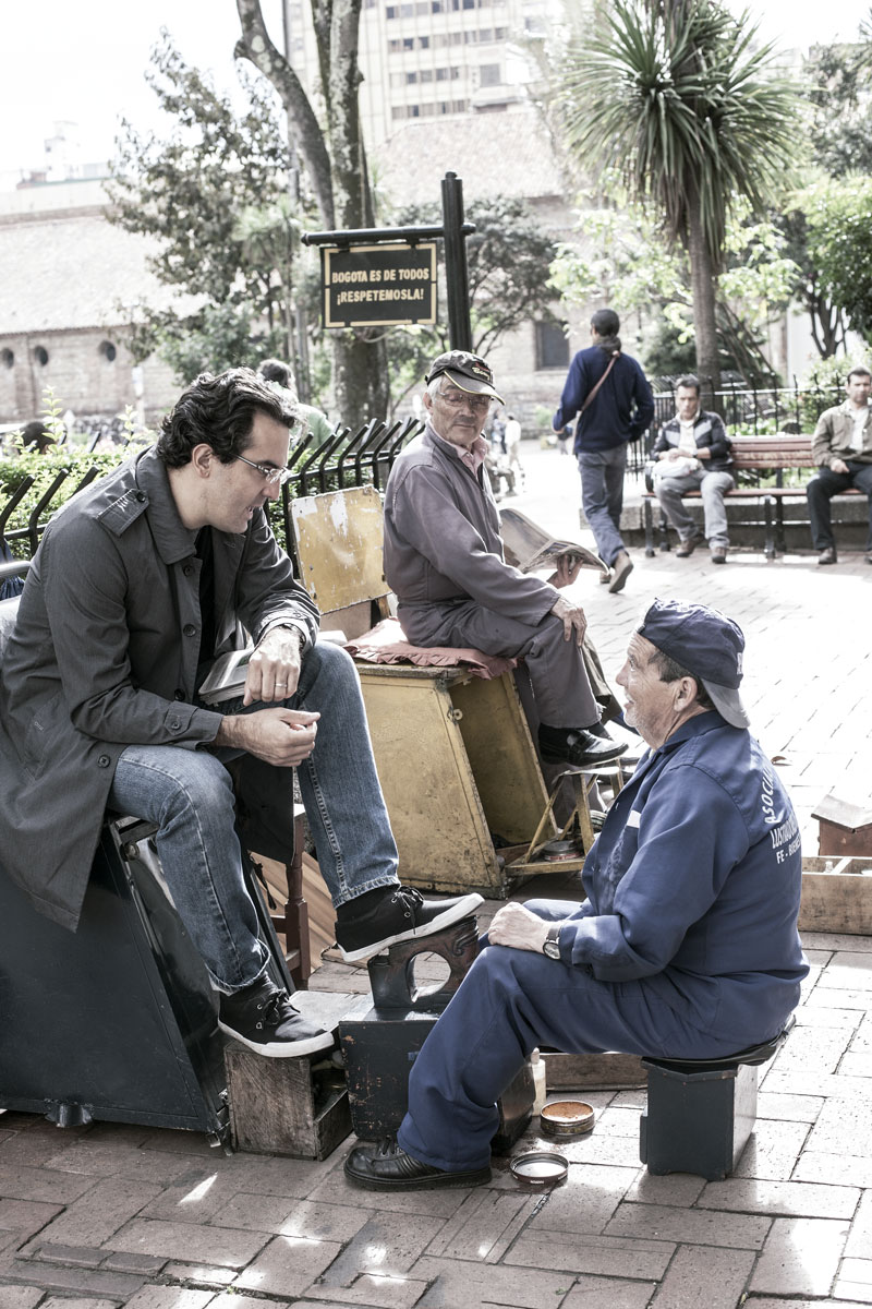 Juan Gabriel Vásquez en el centro de Bogotá